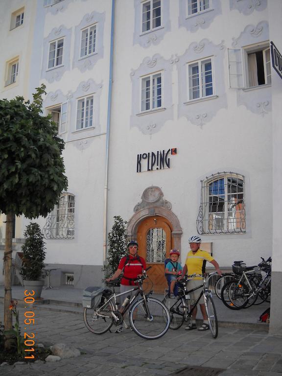 Hotel Kolping Hallein Exteriör bild